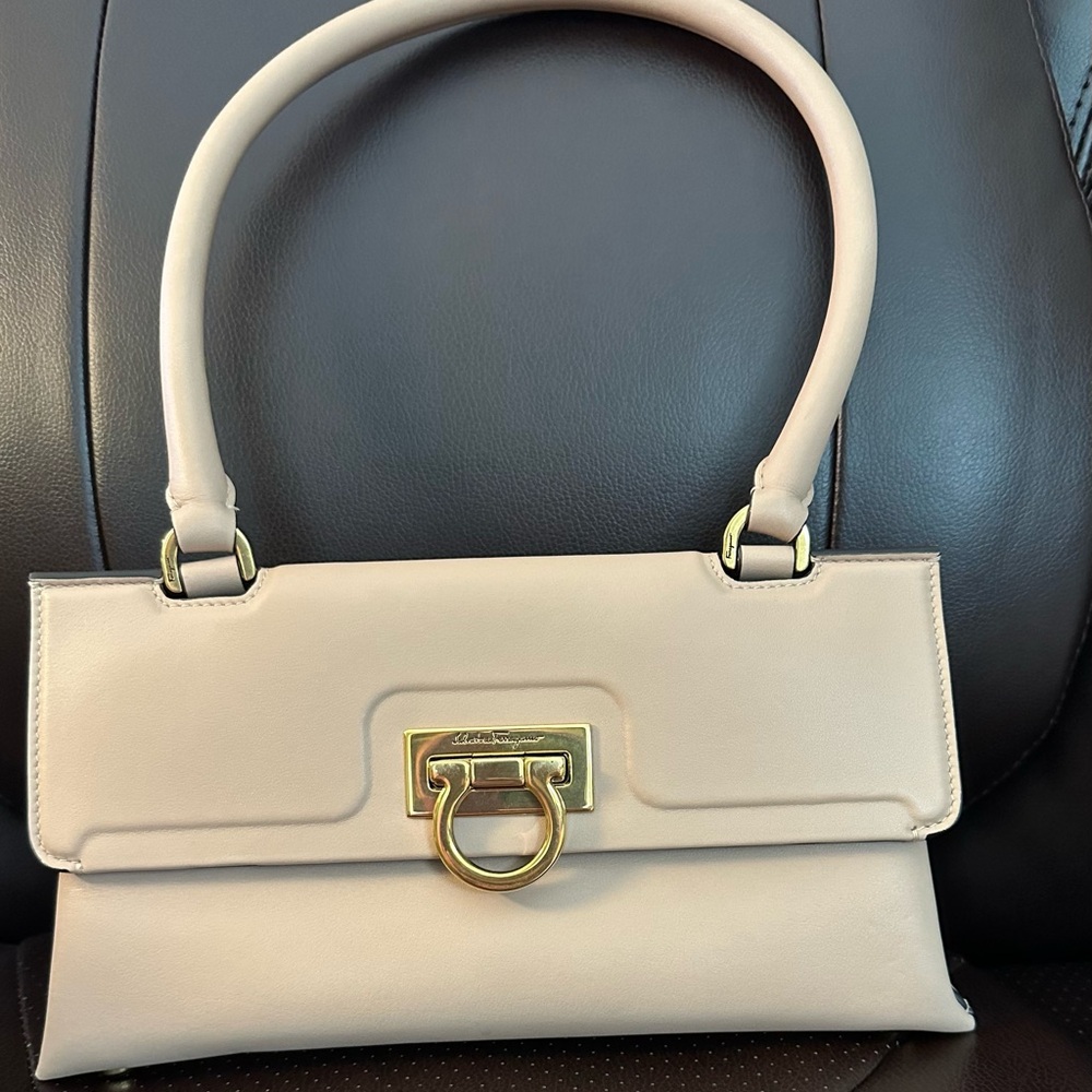 Salvatore Ferragamo Trifolio Swing handbag in light nude